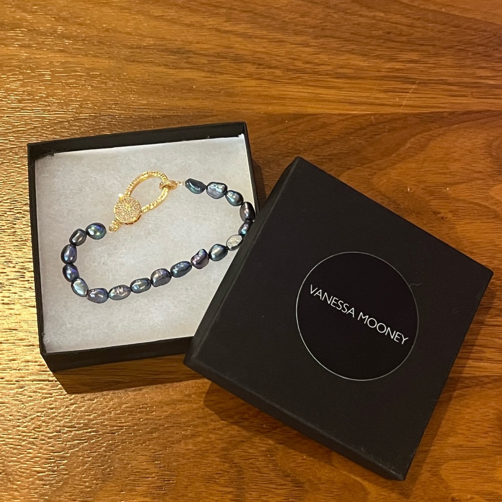 Vanessa Mooney Clover Clasp Bracelet